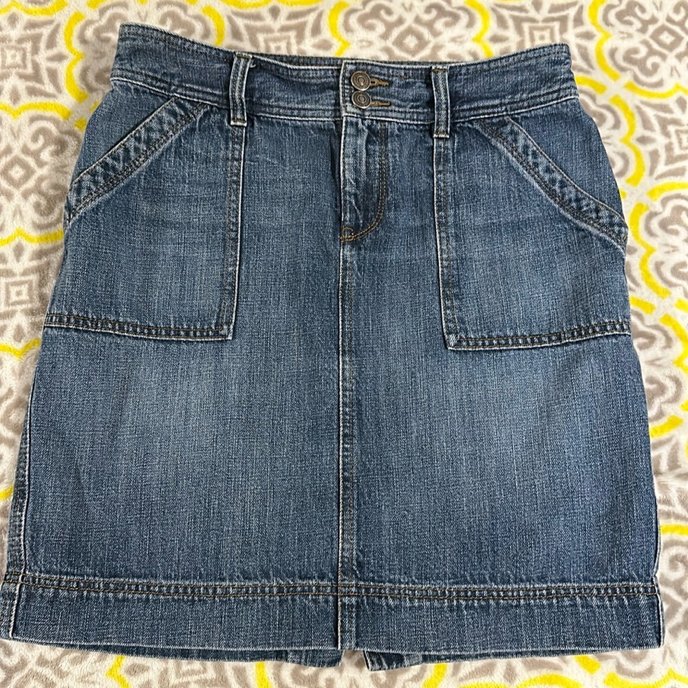 LOFT size 2 Jean skirt - pockets